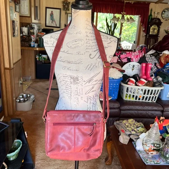 100% cow hide leather Great American leather works red crossbody handbag. - Picture 13 of 17